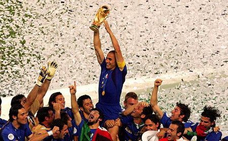 图文:意大利队夺得2006年德国世界杯冠军