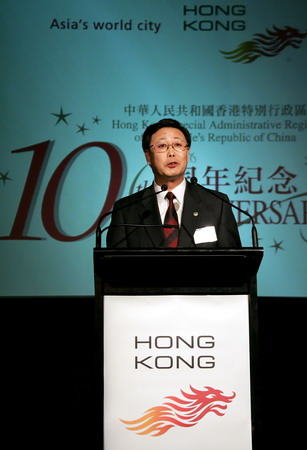 图文:中国驻奥克兰领事馆总领事马崇仁领事致