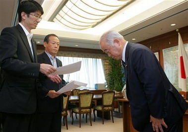 日本防卫大臣久间章生因原子弹言论辞职(图)