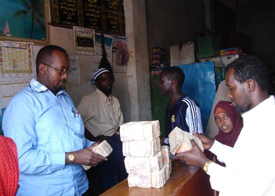 图文:索马里伪钞泛滥造成物价飞涨(1)