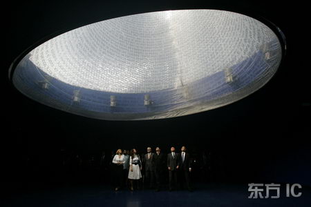 图文:西班牙第一夫人参观马德里爆炸案纪念碑