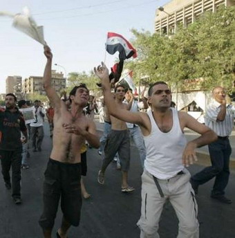 伊拉克民众鸣枪庆祝亚洲杯夺冠流弹致7死50伤