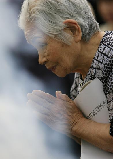 图文:日本广岛悼念原子弹爆炸死难者(2)