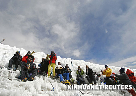组图：音乐家在海拔6068米高山举行音乐会