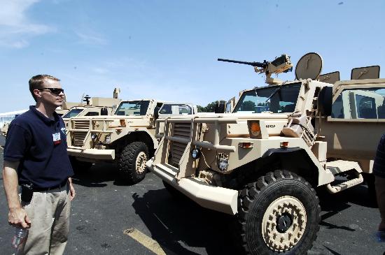 图文:美国举办军事防护设备展(1)