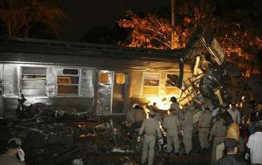 巴西火车相撞8人死亡111人受伤(组图)