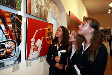 组图:中国国庆图片展在乌克兰首都基辅开幕