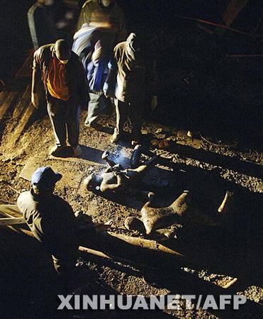 组图肯尼亚钢铁厂发生爆炸5人死亡