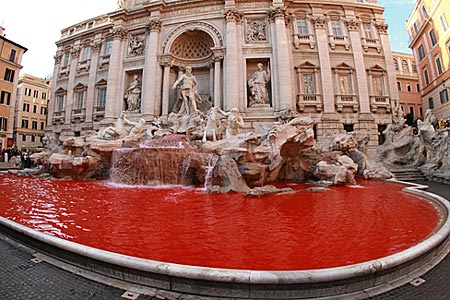 罗马男子为抗议电影节染红许愿泉(组图)