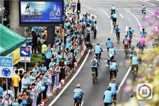 泰国25万人骑单车庆祝王后生日