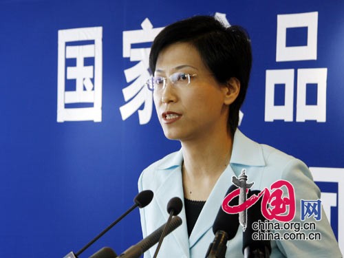 国家食品药品监督管理局新闻发言人颜江瑛主持