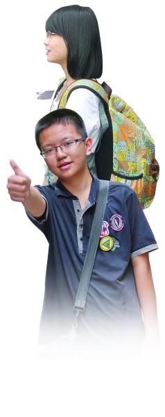 14岁的南大新生李悦文。王红兵 摄 来自四川的陈勇豪刚满13岁。 宋峤 摄 14岁的南大新生李悦文。王红兵 摄 来自四川的陈勇豪刚满13岁。 宋峤 摄