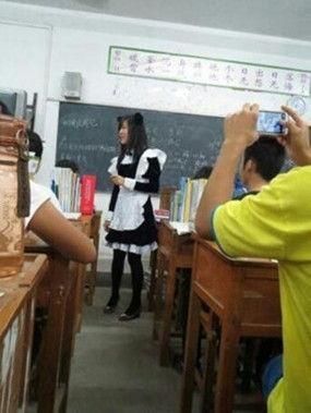 老师穿女仆装现身课堂 老师穿女仆装现身课堂