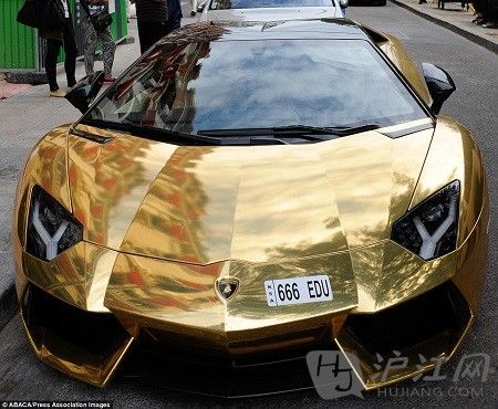 巴黎惊现价值千万土豪金兰博基尼 巴黎惊现价值千万土豪金兰博基尼