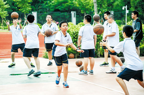 中考体育项目可选中长跑.图