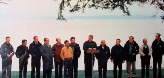 1993年 首次APEC领导人非正式会议在美国召开。 1993年 首次APEC领导人非正式会议在美国召开。
