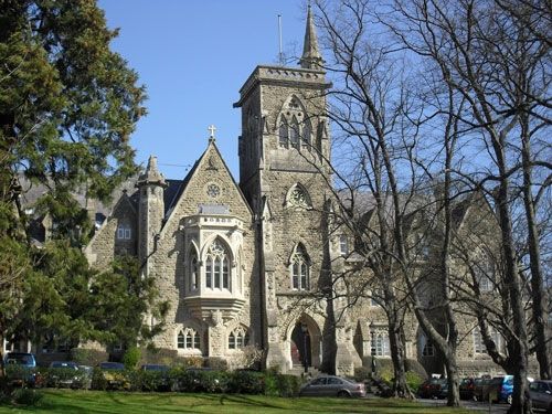 巴斯皇家学校,是一座位于英格兰西南部的女子寄宿学校 巴斯皇家学校,是一座位于英格兰西南部的女子寄宿学校