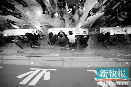 ■在众多求职者中,那些身上有“筹码”的,往往更容易找到心水的工作。新华社发 ■在众多求职者中,那些身上有“筹码”的,往往更容易找到心水的工作。新华社发