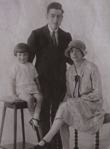 Margaret Bates, William Lang, and Ethel Lang aged 27 in 1927 Margaret Bates, William Lang, and Ethel Lang aged 27 in 1927