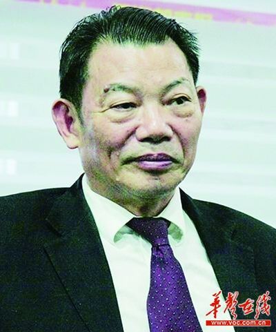 文德元:湖南性保健研究所所长,湖南性保健研究所附属医院院长,副主任医师,中国医师协会专家。中国性学会理事,湖南省中西医结合学会副主任委员,湖南省中医男科学会副主委。 文德元:湖南性保健研究所所长,湖南性保健研究所附属医院院长,副主任医师,中国医师协会专家。中国性学会理事,湖南省中西医结合学会副主任委员,湖南省中医男科学会副主委。