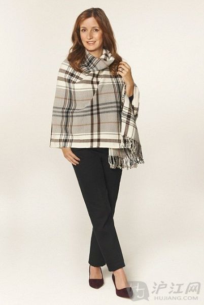 Multi block poncho, £129多层斗篷,129英镑 Multi block poncho, £129多层斗篷,129英镑