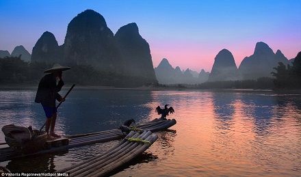 桂林山水与传承千年的渔夫 桂林山水与传承千年的渔夫