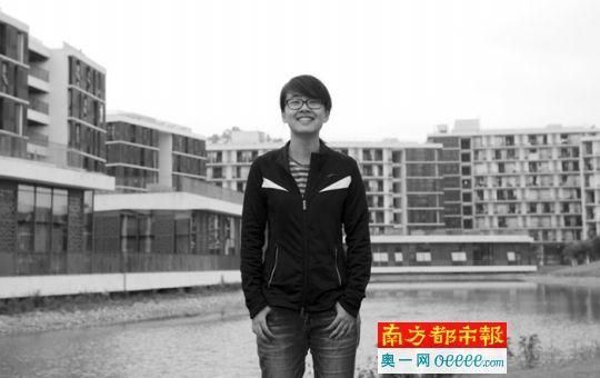 通晓在南方科技大学的书院前。图片来自南科大官网 通晓在南方科技大学的书院前。图片来自南科大官网