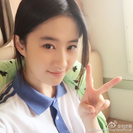 “天仙”刘亦菲的校服剧照 “天仙”刘亦菲的中式校服剧照