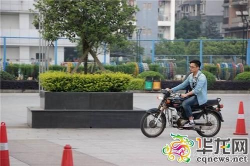 我只想做一个安静的赛车手。(设计台词) 图片来源:西政官方微信 我只想做一个安静的赛车手。(设计台词) 图片来源:西政官方微信