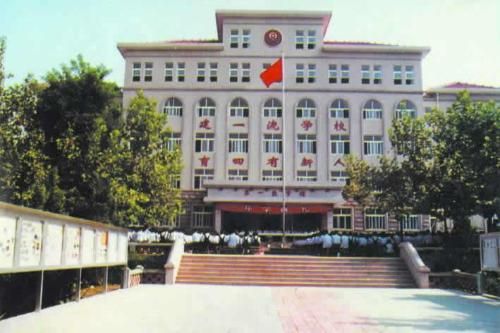 青岛66中校园(图片来源于网络) 青岛66中校园(图片来源于网络)