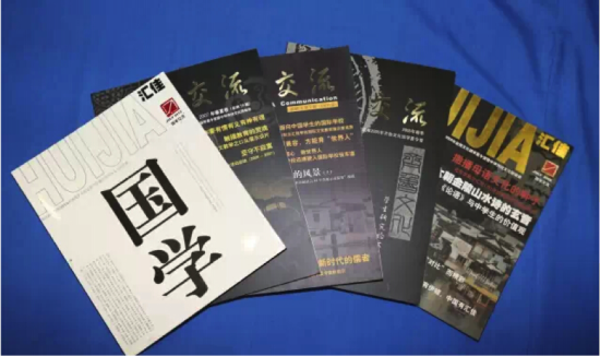 学生阅读书籍 学生阅读书籍