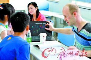 越来越多的学生在国内读国际课程,然后凭借课程成绩直接申请国外大学。 越来越多的学生在国内读国际课程,然后凭借课程成绩直接申请国外大学。