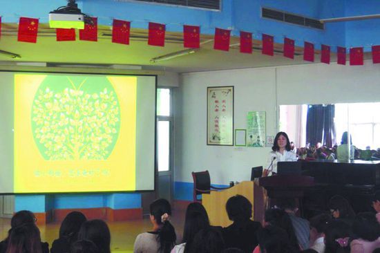 孙丽君名师工作室举行幼小衔接公益讲堂。 孙丽君名师工作室举行幼小衔接公益讲堂。