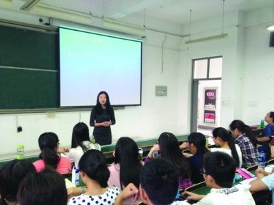 回访母校特别亲切 祁海群 文/摄 回访母校特别亲切 祁海群 文/摄