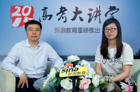 吉林大学招生办主任刘鹤老师(左)做客新浪 吉林大学招生办主任刘鹤老师(左)做客新浪