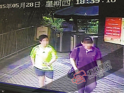 打人男孩出现在监控中 打人男孩出现在监控中
