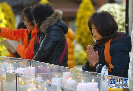 韩国家长为考生祈福 韩国家长为考生祈福