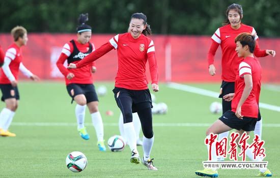 女孩踢足球到底难在哪儿.图