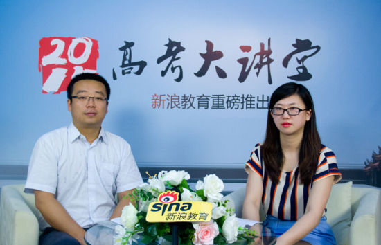 中国传媒大学南广学院招办主任陈思蒙老师(左)做客新浪 中国传媒大学南广学院招办主任陈思蒙老师(左)做客新浪