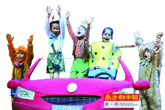 《阿布的奇幻之旅》中,布布(中间)遇到了很多玩具小伙伴 《阿布的奇幻之旅》中,布布(中间)遇到了很多玩具小伙伴