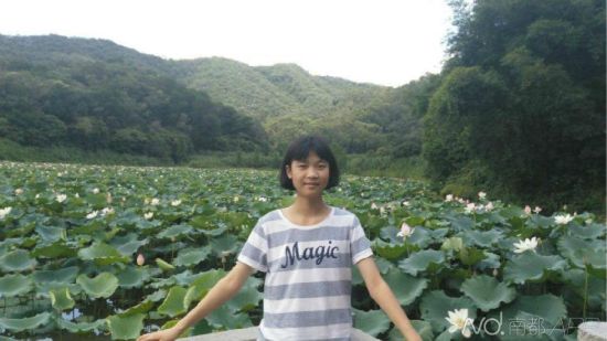 年仅14岁的女生袁一帆,以(理科)677分的成绩被复旦大学录取。 年仅14岁的女生袁一帆,以(理科)677分的成绩被复旦大学录取。