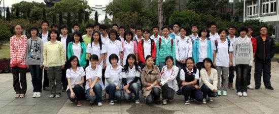爱心助学分社成员合影 爱心助学分社成员合影