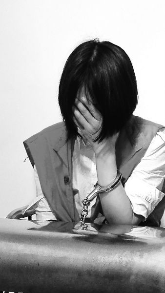 女硕士盗走图书馆近400套古籍 女硕士盗走图书馆近400套古籍