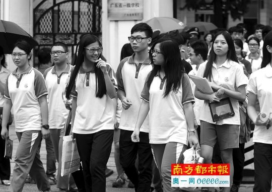 高考结束,各镇街考生记得要及时查询辖区奖教奖学新政。 南都记者 韩成良 摄 高考结束,各镇街考生记得要及时查询辖区奖教奖学新政。 南都记者 韩成良 摄