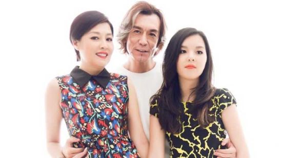 妈妈哈文 爸爸李咏和女儿法图麦(图片来源于网络) 妈妈哈文 爸爸李咏和女儿法图麦(图片来源于网络)