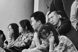 苦苦等待校方解决问题 苦苦等待校方解决问题