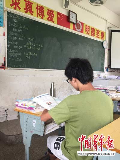 一个月过去了,王希依旧对手上的这份“试卷”束手无策。 一个月过去了,王希依旧对手上的这份“试卷”束手无策。