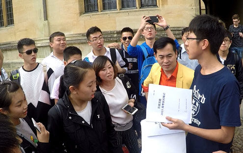 英国疯抢状元笔记 几十本瞬间抢光(图) 英国疯抢状元笔记 几十本瞬间抢光(图)