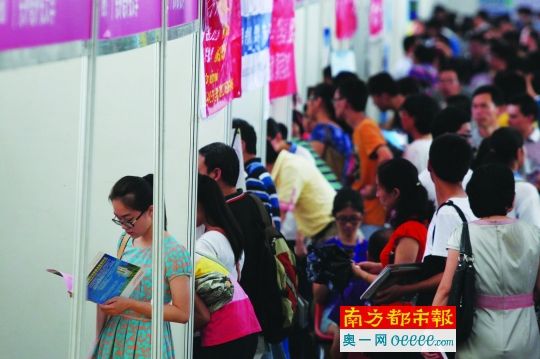 深圳2014普通高等学校招生现场咨询会。(资料图)南都记者 刘有志 摄 深圳2014普通高等学校招生现场咨询会。(资料图)南都记者 刘有志 摄