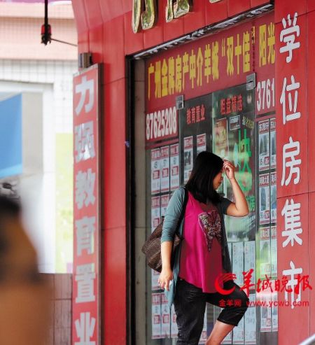 广州学位房价格高企,彻底取消择校后价格又将怎样变动? 羊城晚报记者 陈秋明 摄 广州学位房价格高企,彻底取消择校后价格又将怎样变动? 羊城晚报记者 陈秋明 摄
